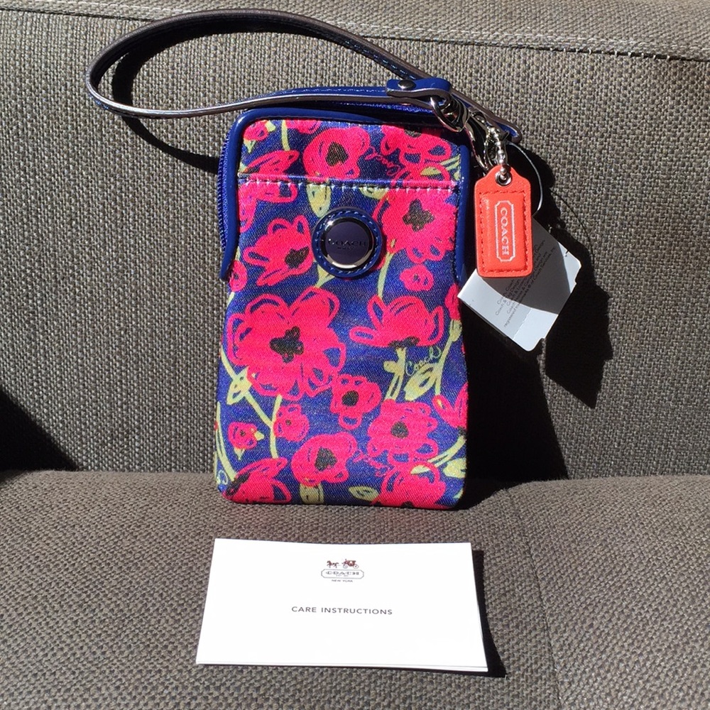 NWT Coach Poppy Flowers Small Wristlet Navy Floral